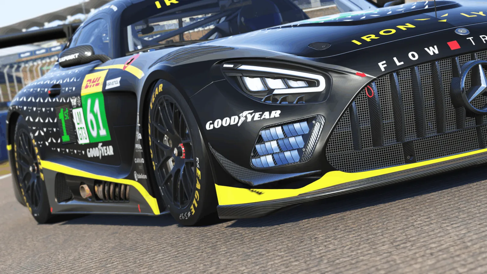 앞에서 본 메르세데스-AMG LMGT3 #61