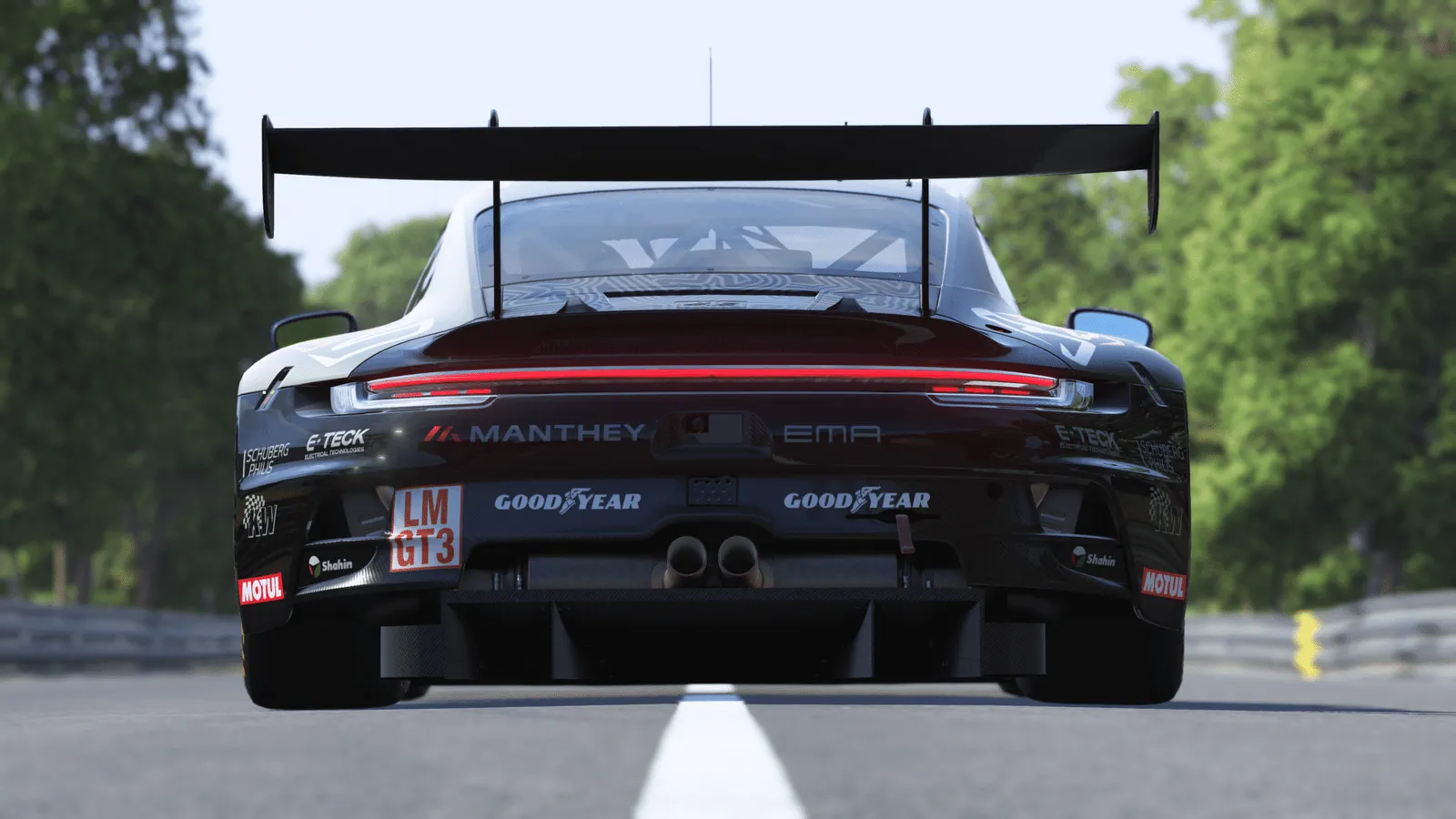 뒤에서 본 포르쉐 911 GT3 R